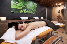 MASSAGE - LAVA STONES - Mas� l�vov�mi kameny