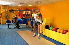 Bowling and Bowling Bar - Bowling with the bar